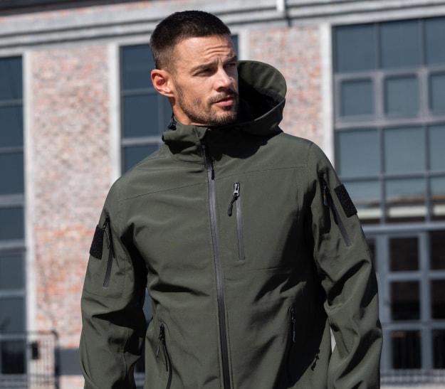 bs_softshell_listicle_broad_muscular_fit_desktop_07-1.jpg